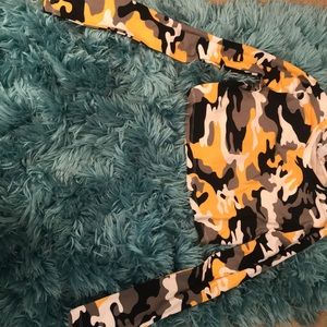 Camo long sleeve crop top